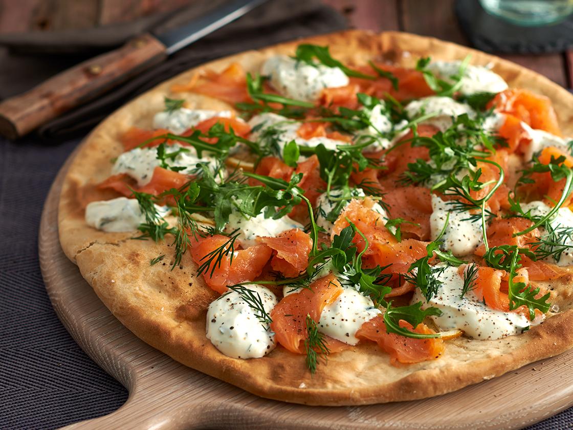 Smoken Salmon With Cream Cheese Pizza   EHPKvBOECRafb6aJuzJhMnPVtAq1dTk97i6Liz6T 